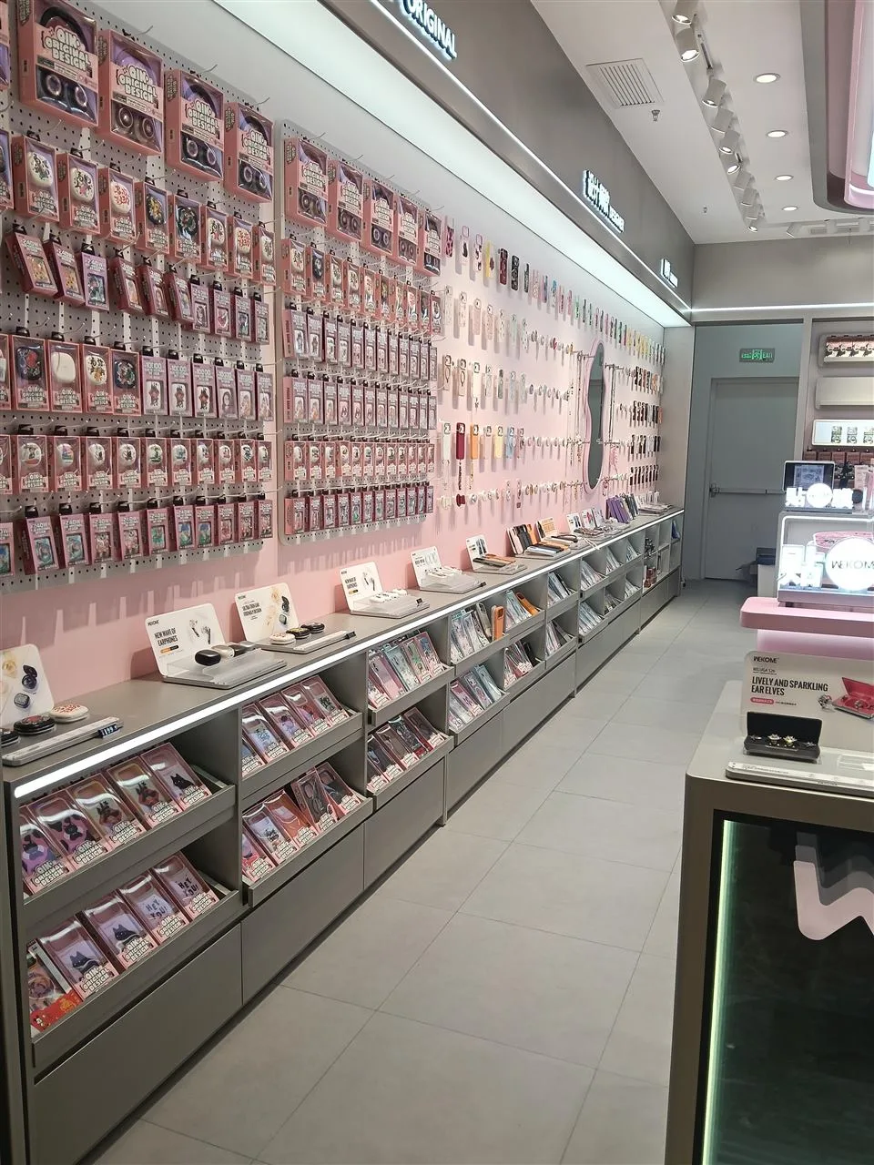 Gray Store Entrance with Pink Welcome Panel — reference view 3 of 4