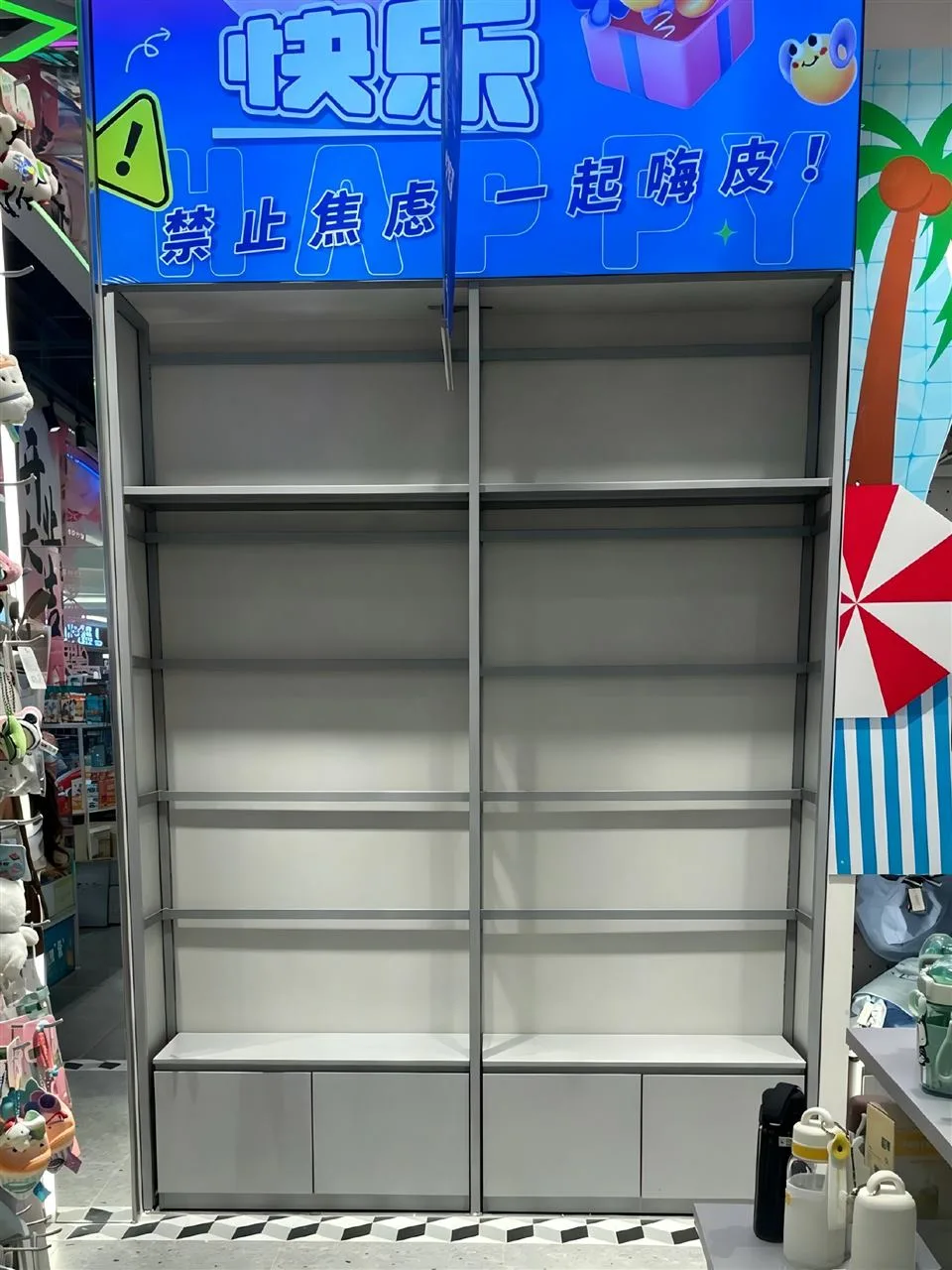 Gray Shelf Bay with Blue Illustrated Header