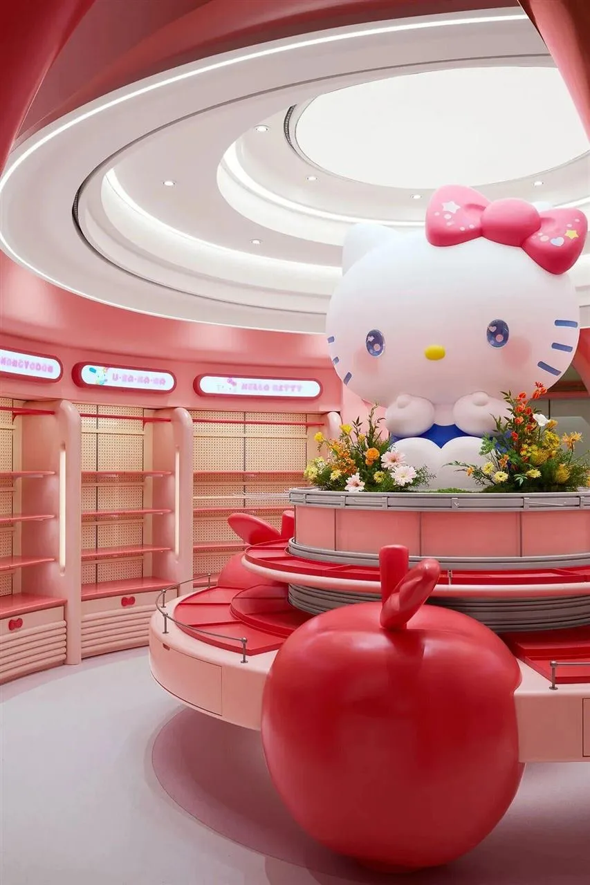 Red Arched Toy Boutique Display Concept — reference view 5 of 6